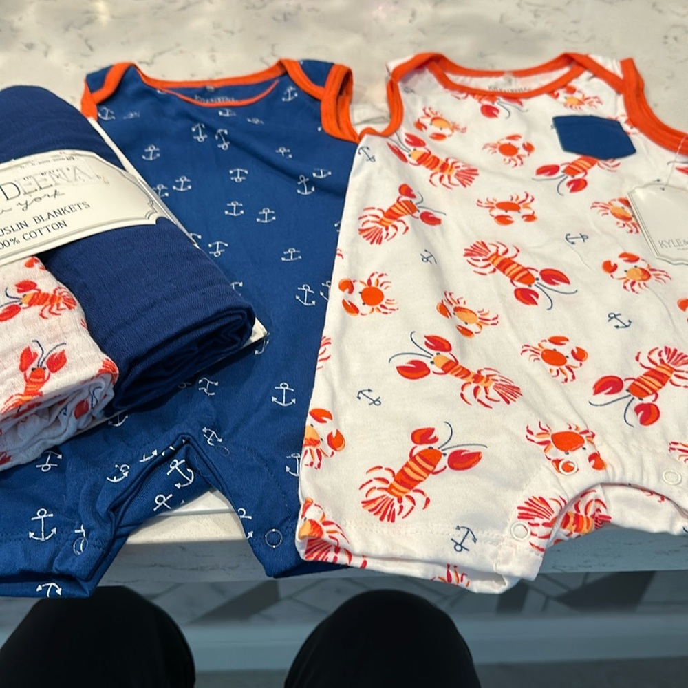2 Baby Outfits & 2 PK Blankets NWT